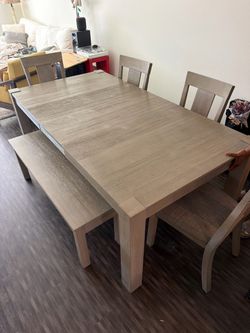 6 Piece Dining room Table with Leaf and Bench Storage