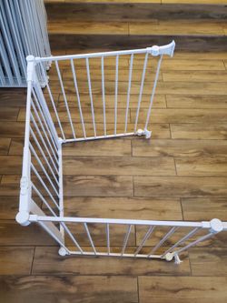 Configurable Metal Baby/Pet Gate with Wall Mounts