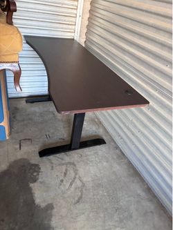 Motorized desk disassembled (missing screws)