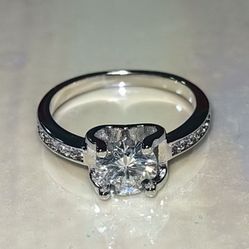 Moissanite ring-size 7