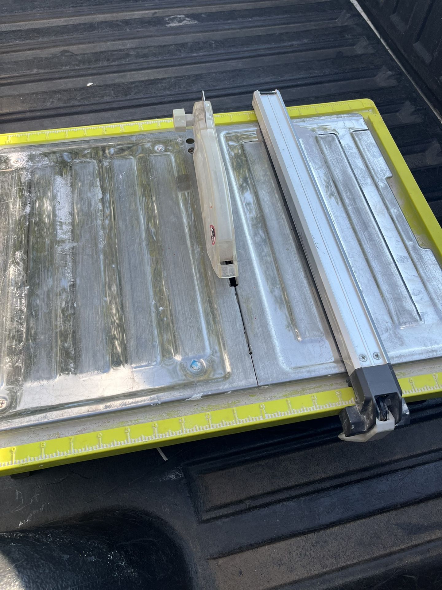 Ryobi Table Top tile Saw