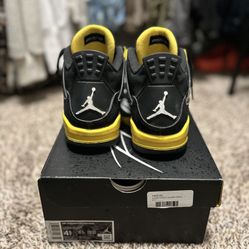 Jordan 4 Thunder