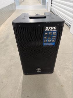 Yamaha dxr8 Powered Speaker