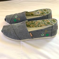 TOMS Women’s size 8 Alpargata Classic Slip-on Flats Shamrock Embroidered