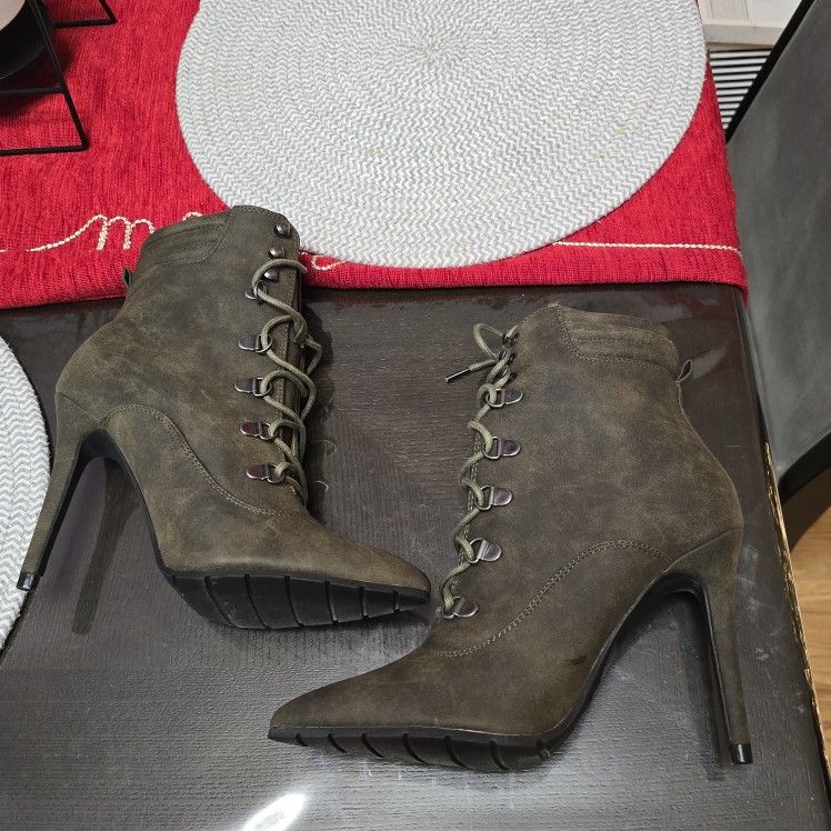 Women Boots Size 6.5 Scorpio Style