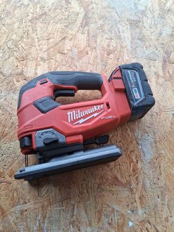 Cortadora de maderanew bateryand charger extra$