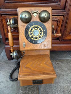 Thomas Collector's Edition Vintage Wall Telephone