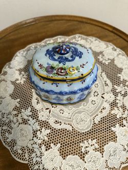 Vintage Hand Painted Majolica Ceramic Lidded Box ⢠Floral ⢠Italy / Portugal