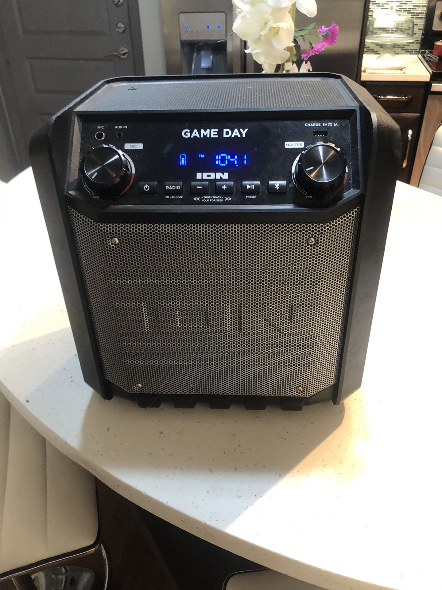 Speaker with microphone ,wireless ,Bluetooth and aux