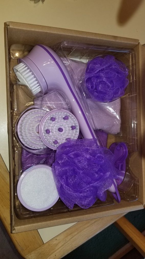NEW IN BOX SPIN SPA SPINNING SPA BRUSH SET. PICK UP MIDDLEBORO ONLY FINAL SALE