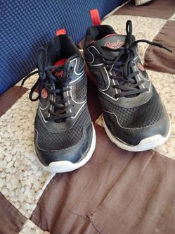 Rawlings athletic shoes