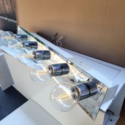Hollywood lights vanity light $10