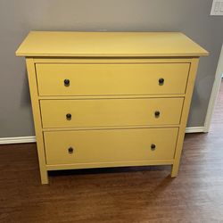 Ikea hemnes yellow sale dresser