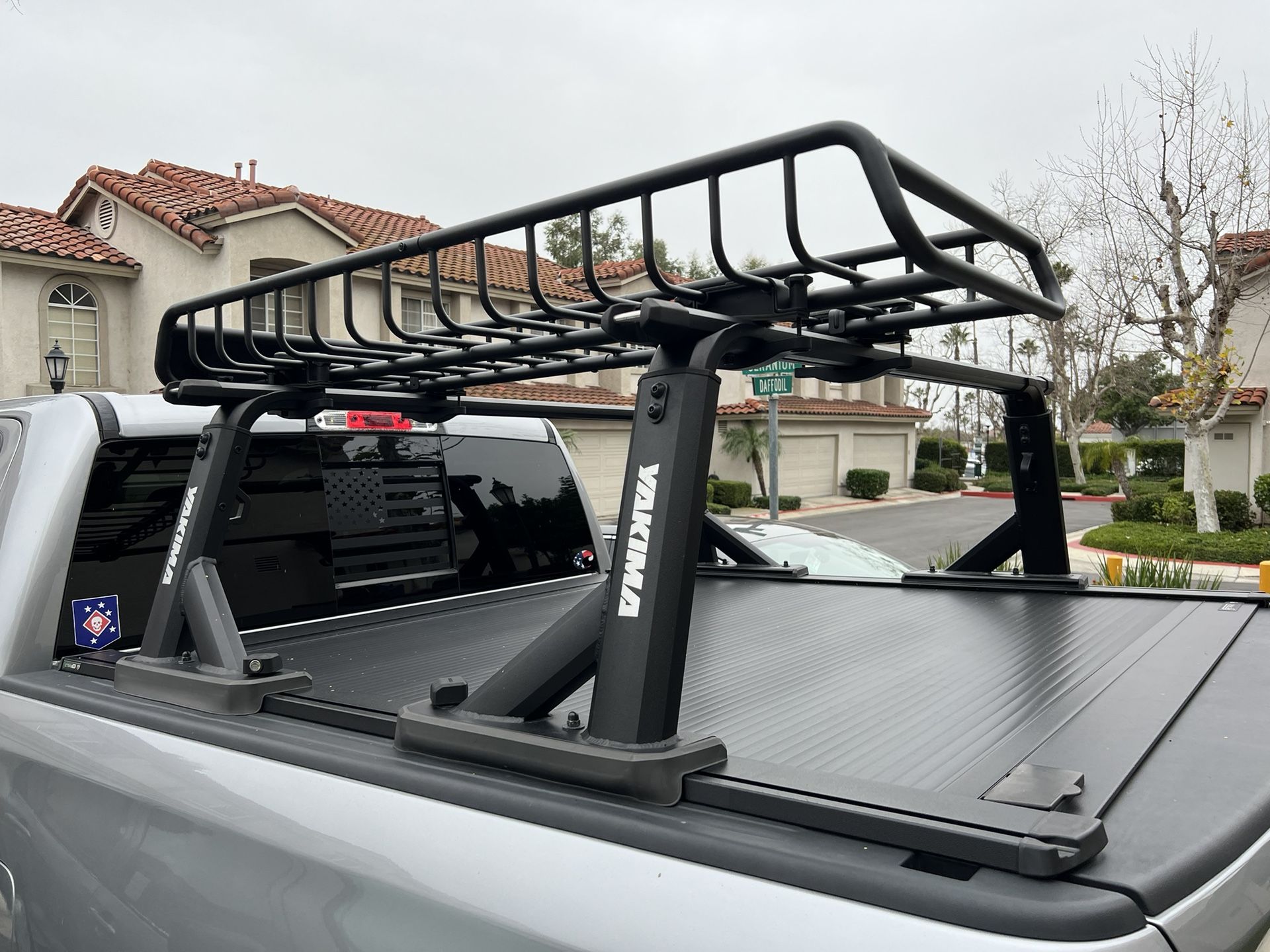 YAKIMA Skinny Warrior Roof Cargo Basket With Lock