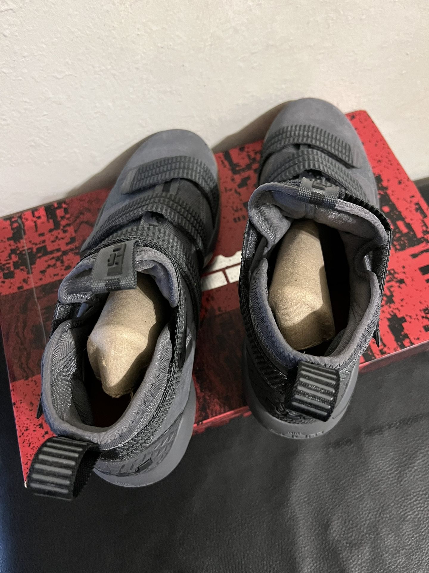NIKE LEBRON SOLDIER Xi GRAY GUM SIZE 10.5