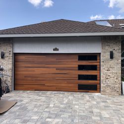 GARAGE DOOR NEW ! *Give Your Home That Modern Look! *WE TAKE CREDIT CARDS !💳