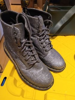 DR. MARTENS 1460 PASCAL FINE GLITTER DOCS IN PEWTER, sz 7