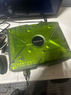 Xbox Halo Edition with controllers and games