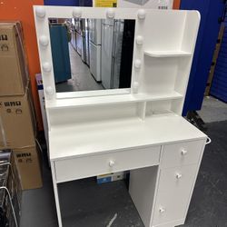 Vanity With Lights And storage New In Box 
