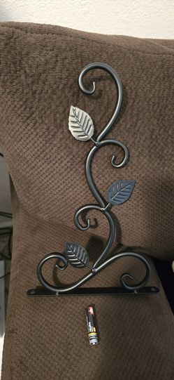 Wall or fence hooks hagngers