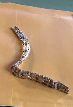 14K 28grams Gold Bracelet!! 8in long nugget!