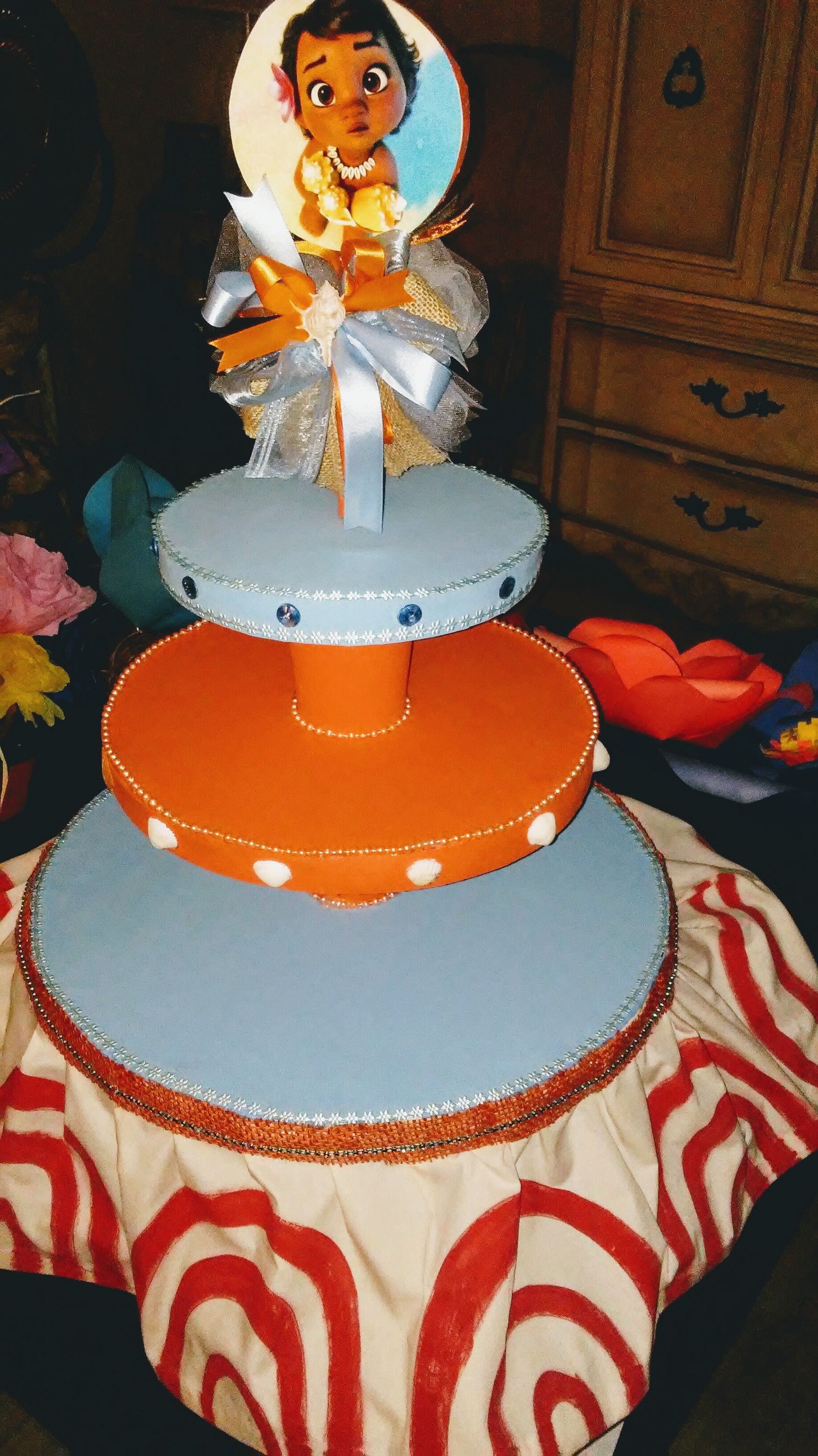 Baby Moana cupcake stand