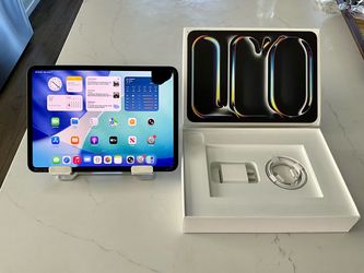 iPad Pro 11” M4 Chip 256GB - 100% Battery 🔋 Life - cracked screen