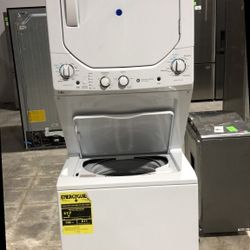 GE GUD24ESSMWW WASHER DRYER  Stacked Laundry Center
