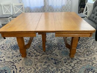 Antique oak dining room table with 4 leaves $400