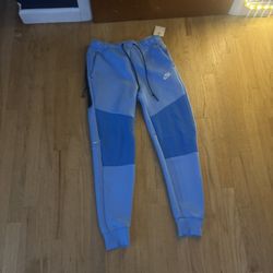 Brand New Nike Tech (With Footlocker Tag) 