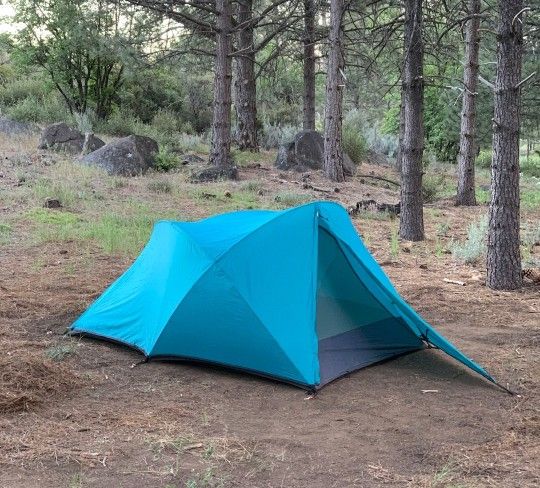 The North Face Bull Frog 2-3 Person Tent With Free Sleeping Bag