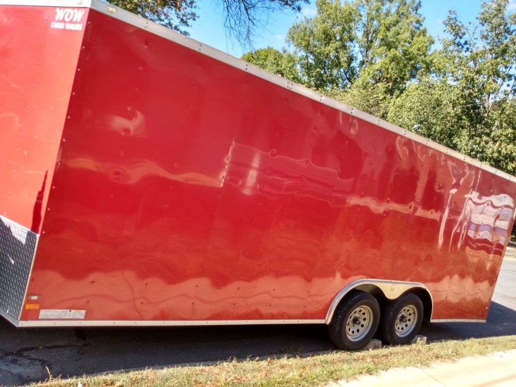 2016 wow!!! Enclosed trailer