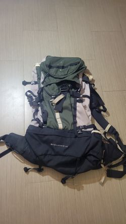 North FACE backpack W/detachable Top Carbon Frame NICE