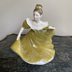 Vintage Royal Doulton Bone China Figurine "Lynne" Lady In Green HN 2329