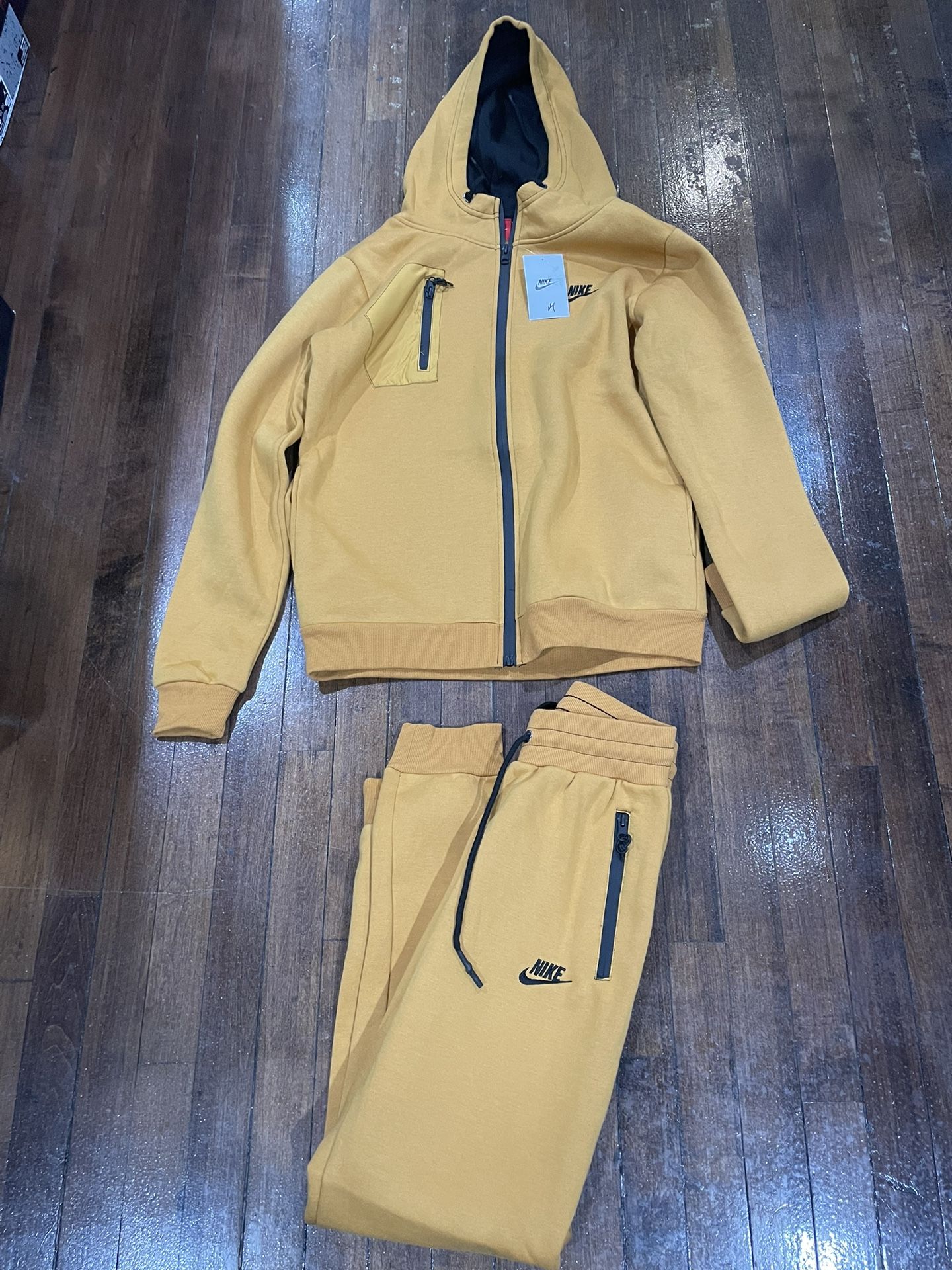 Nike Jogger Suit Hoody Mustard