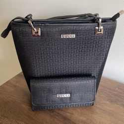 A Purse  With A Wallet