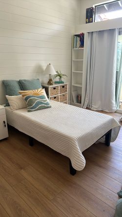Single bed frame and mattress