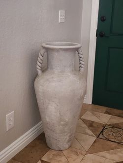 [PENDING]3 ft tall pot (Wildomar first come)