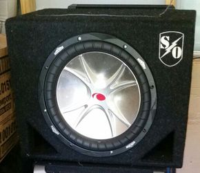 Car speaker with amplifier