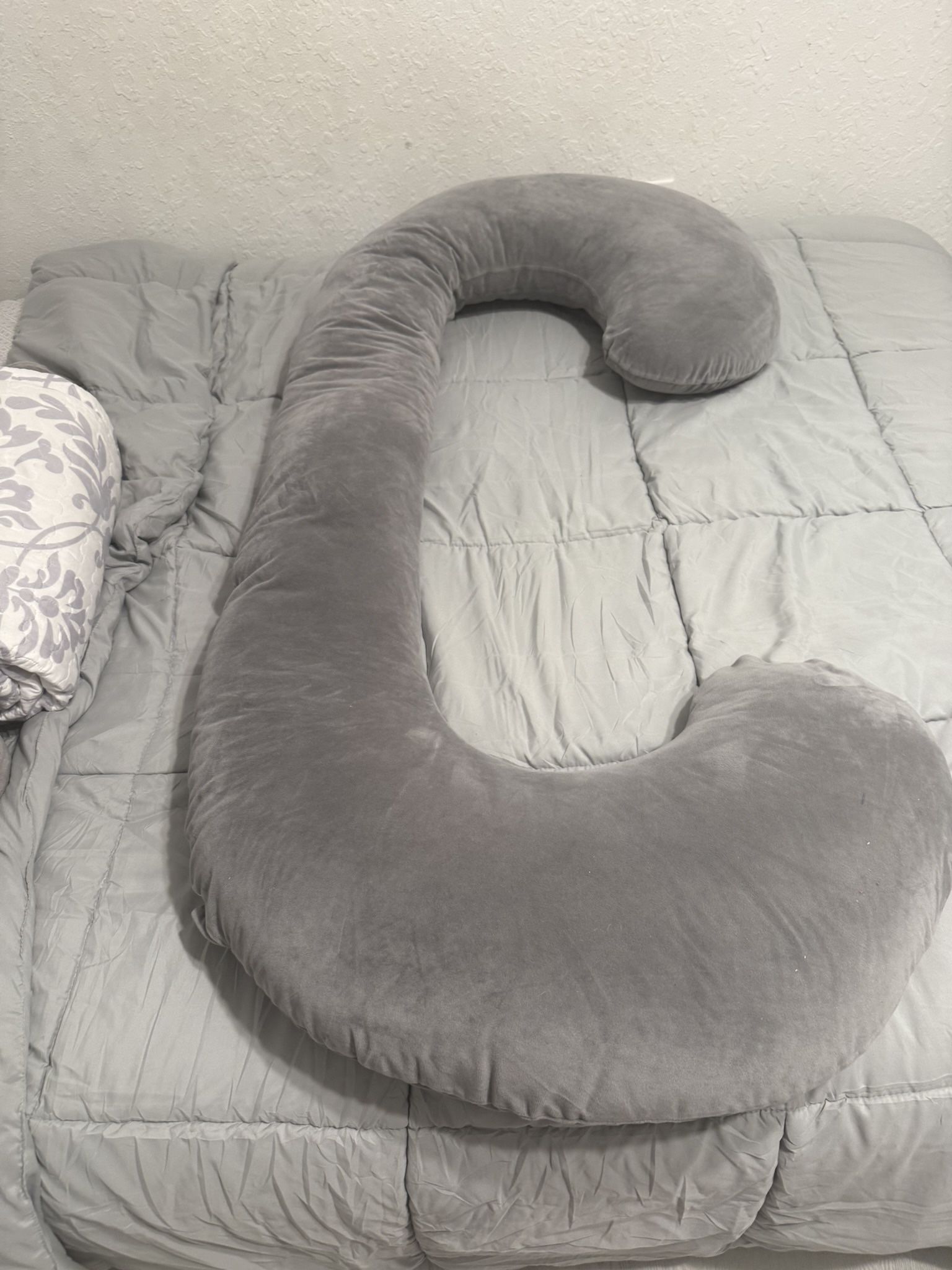 Pregnancy Pillow with soft velvet cover