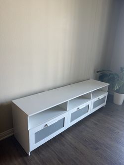 TV STAND WITH 3 DRAWERS