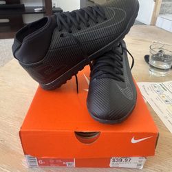 Soccer Shoes New 6Y