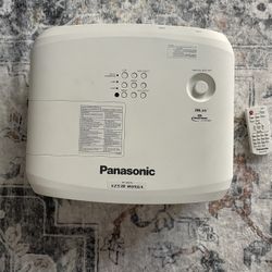 Panasonic VZ750 WUXG Projector 
