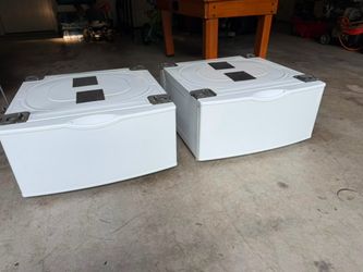 Pedestal washing and dryer