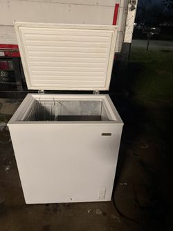 💥 ¡CONGELADOR IDYLIS 5.0 CU FT EN LLAMAS POR SOLO $149! 💥 (Nuevo: $379 + impuestos… ¡este es el robo del año!) DESCRIPCIÓN (ponle actitud): ¡ALERTA!
