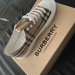 Women Burberry Sneakers
