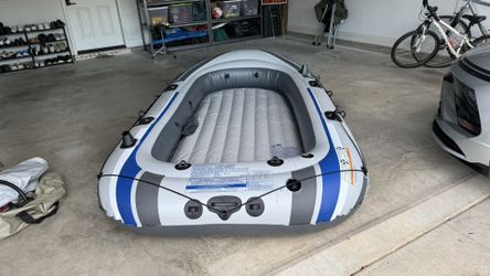 INTEX 68324EP Excursion 4 Inflatable Boat Set