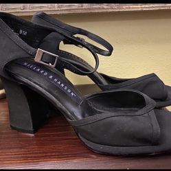 Hillard and Hanson size 9 black Womens heels shoes