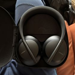 Bose QuiteComfort Wireless Noise Canceling Headphones 