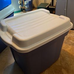 Rubbermaid Storage Bin